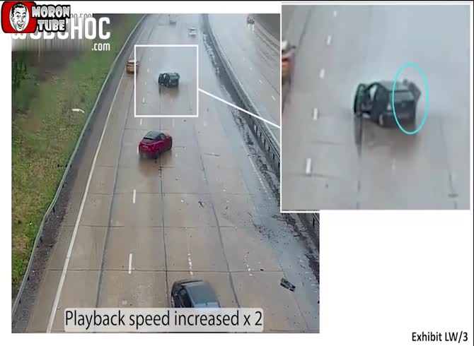 Video :As he leaves the murder site, a robber kills the driver